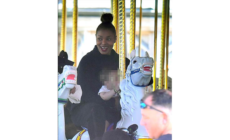 جانيت جاكسون في ديزني لاند ... برفقة من؟؟